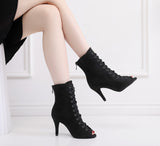Tacones de baile con cordones de terciopelo negro