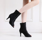 Tacones de baile con cordones de terciopelo negro